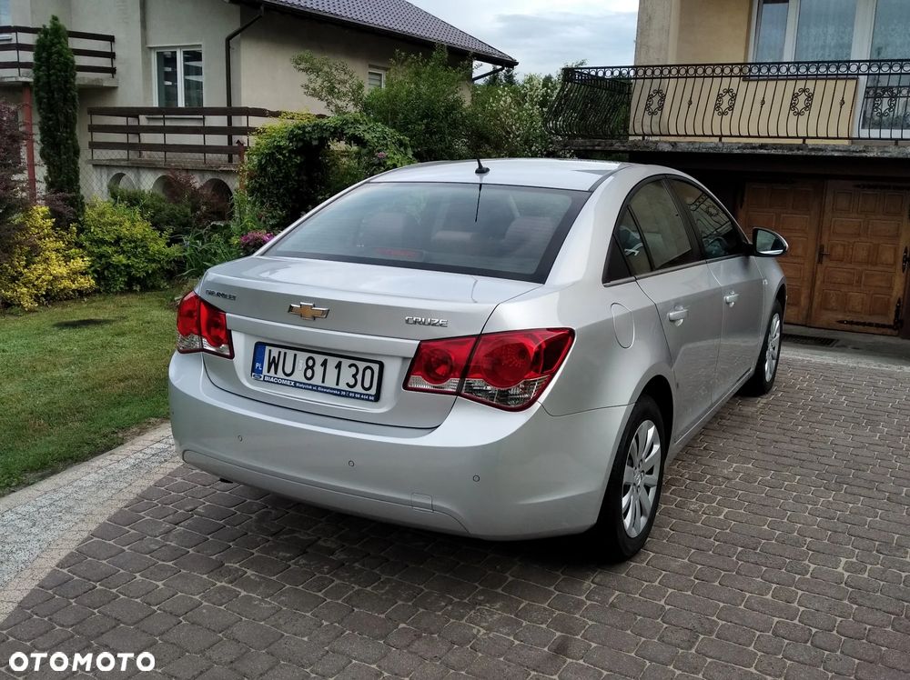 Chevrolet Cruze 1.6 LS - 8