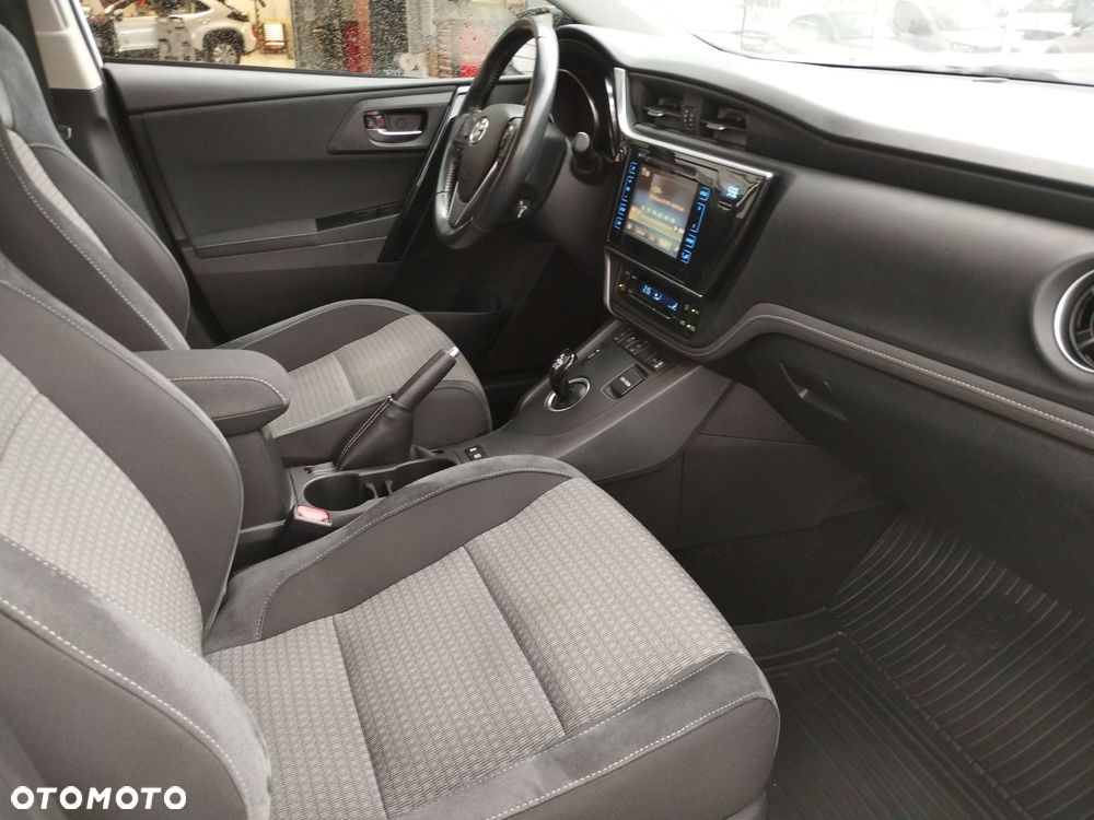 Toyota Auris Hybrid 135 Premium - 11