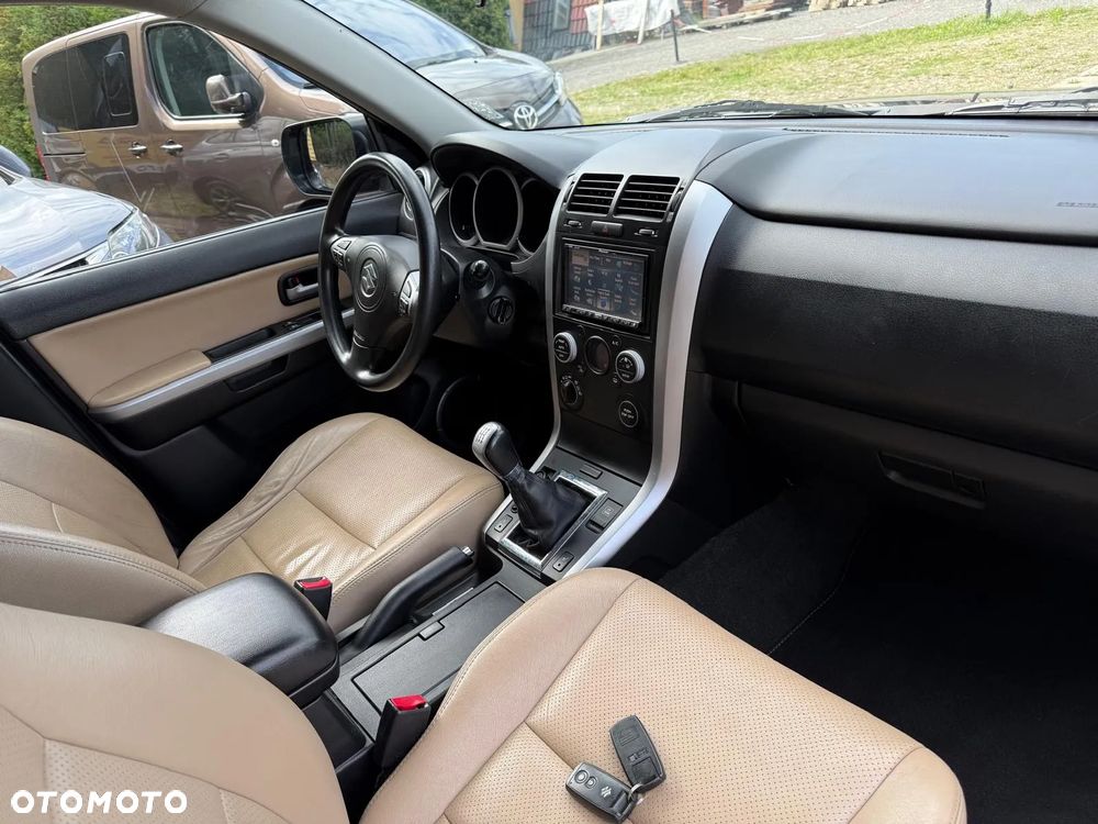 Suzuki Grand Vitara 2.4 De Luxe - 16