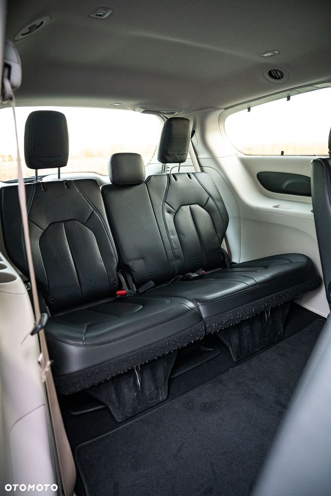 Chrysler Pacifica - 18