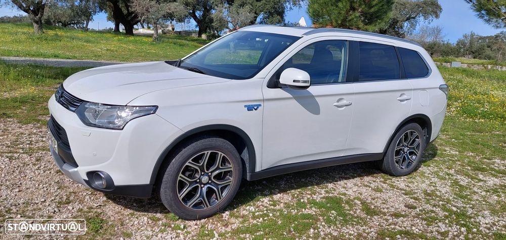Mitsubishi Outlander 2.0 PHEV Instyle Navi - 2