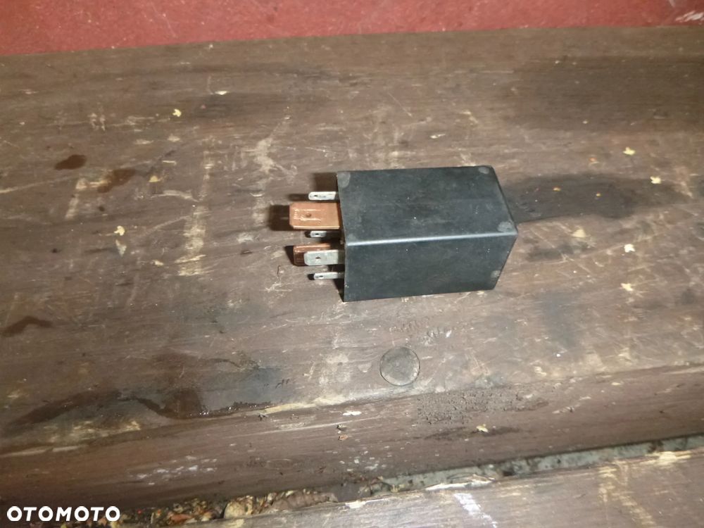 PRZEKAŹNIK ŚWIEC ŻAROWYCH VW LT 2.4 D TD VW T4 2,4D - 4