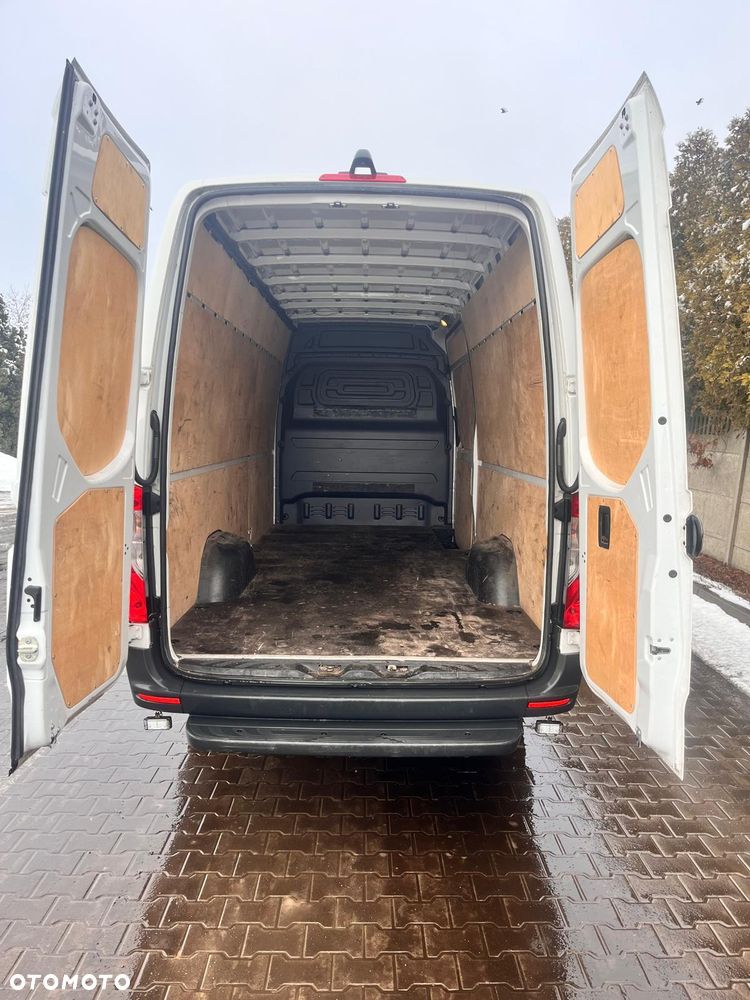 Mercedes-Benz Sprinter - 11