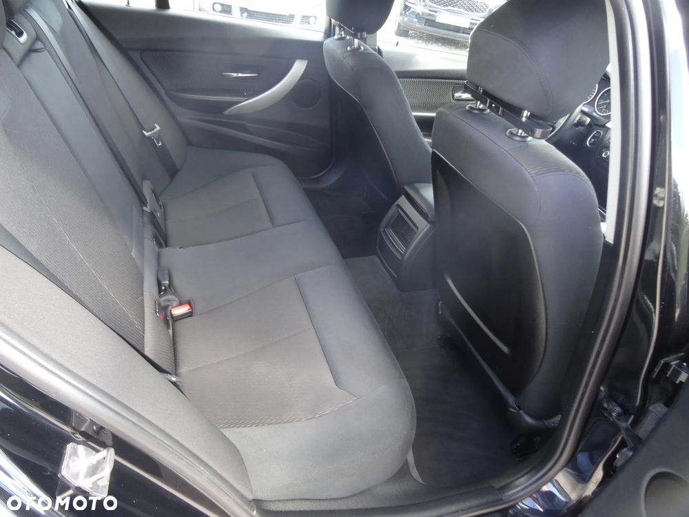 BMW Seria 3 320d Efficient Dynamics Edition Sport Line - 19
