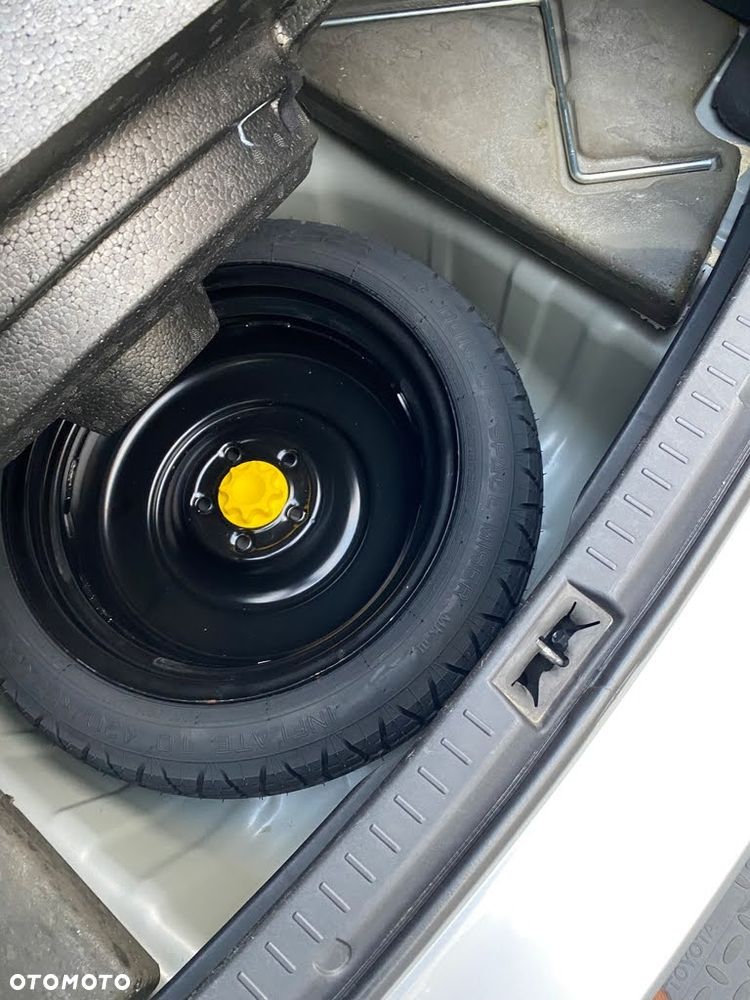 Toyota Avensis 1.6 Premium - 10