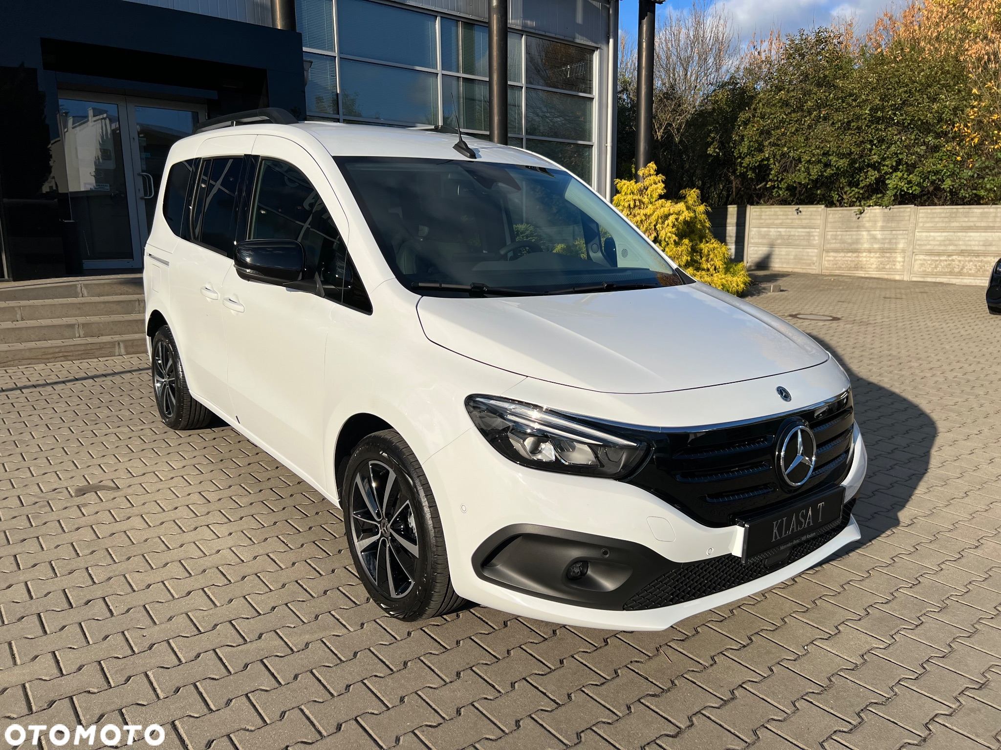 Mercedes-Benz EQT - 13