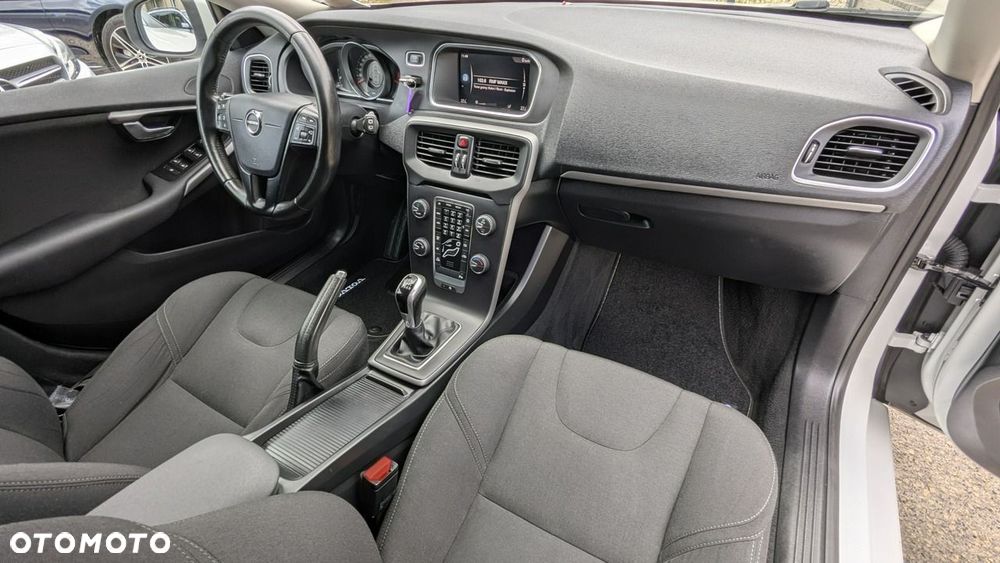 Volvo V40 - 23