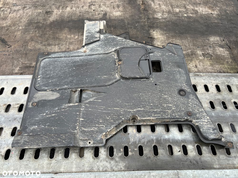 Osłona pod skrzynie e39 bardzo ładna ! Super stan śruby - 2