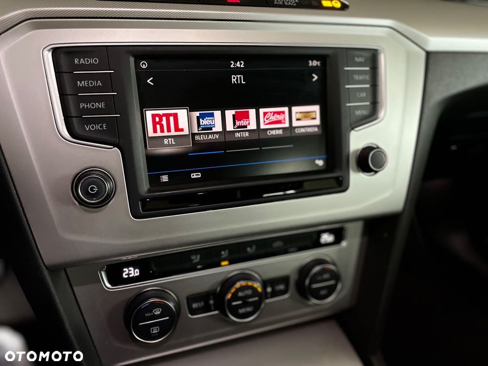 Volkswagen Passat 2.0 TDI (BlueMotion Technology) Comfortline - 21