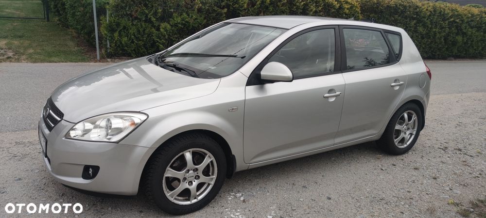 Kia Ceed - 1