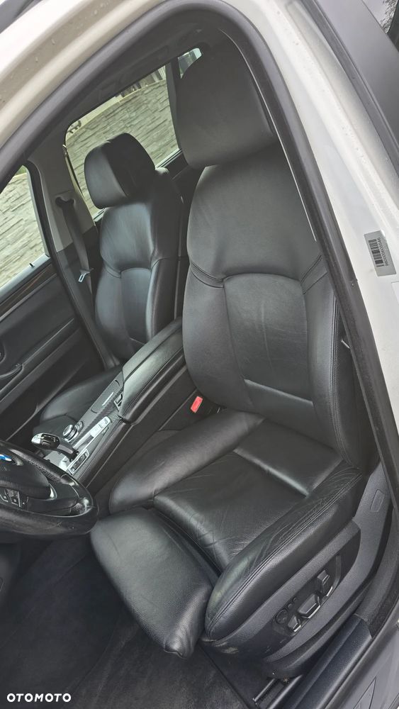 BMW Seria 5 525d - 25