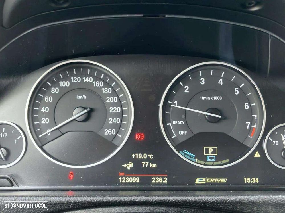 BMW 330 e iPerformance - 11