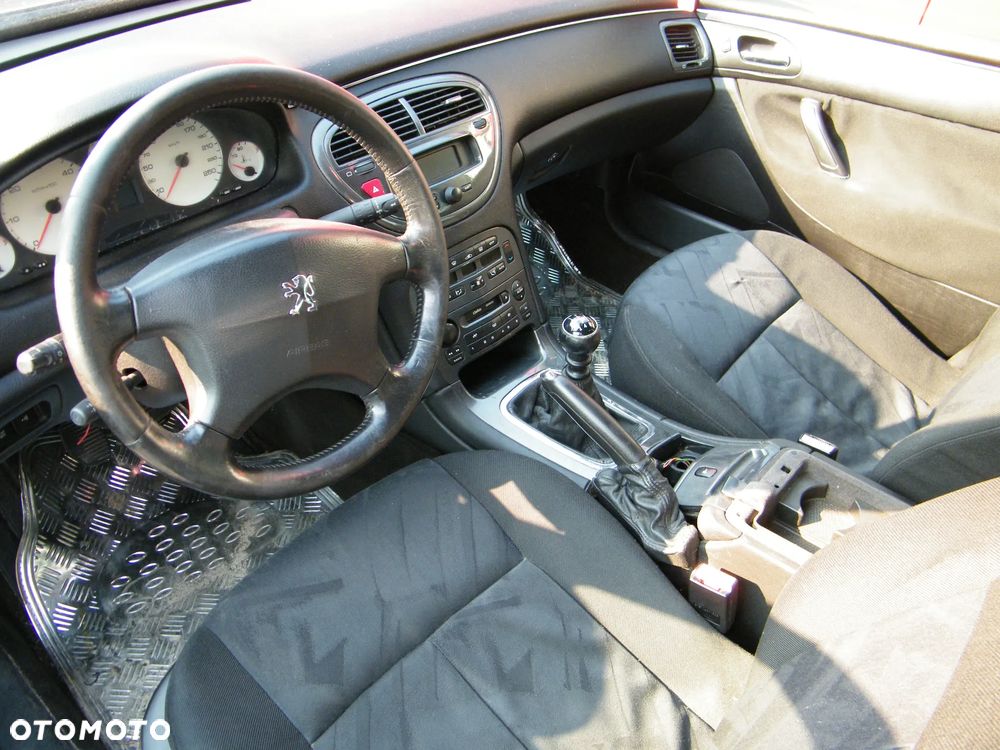 Peugeot 607 (99-04r.) 2.2 HDI 133KM. Silnik DW12TED4 Skrzynia 20LM03 lakier KMP. Cały na części. GWARANCJA !!!  Przód Tył Zestaw Komplet Drzwi Klapa Zderzak Błotnik Maska Grill Atrapa Szyba Pas Lampa Lusterko Boczki Fotel Kanapa Kokpit Deska Rozdzielcza Przełącznik Włącznik Sterownik Przewody Wiązka Instalacja Moduł Komputer Czujnik Listwa Pompa Alternator Wtryski Głowica Rozrusznik Kompresor Sprzęgło Dwumas Silnik Skrzynia ABS Klimatyzacji Paliwa Wspomagania Kolektor Turbina Przepustnica Zawór Chłodnica Koło Hak Belka Sanki Zawieszenie Mcpherson Półoś Amortyzator Wydech Tłumik Zacisk Most - 5