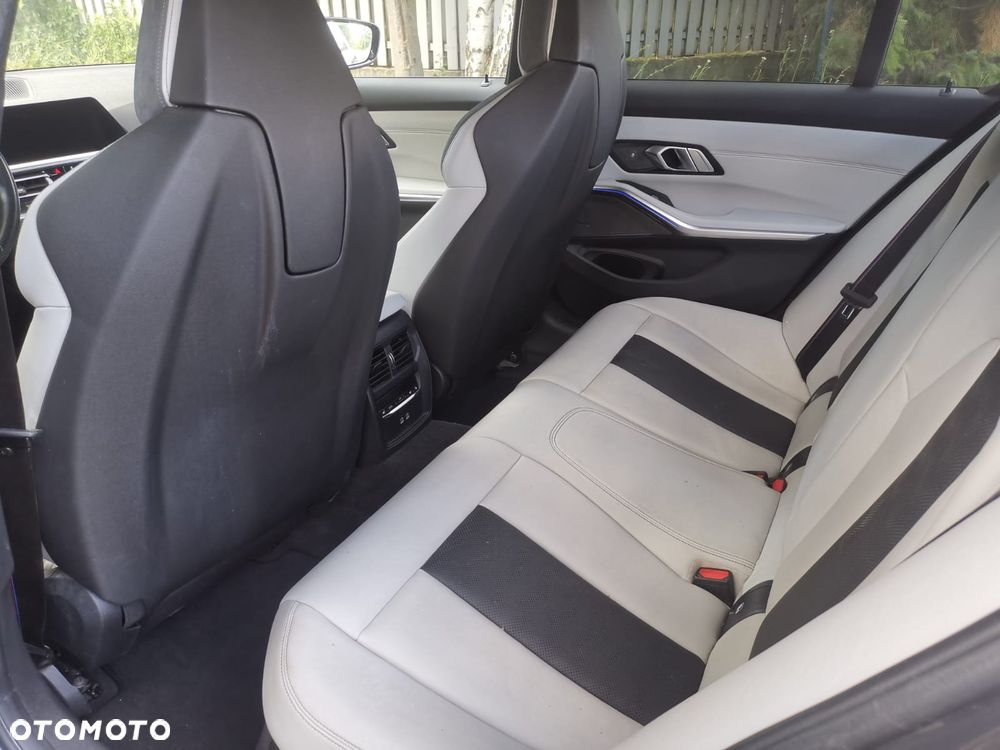 BMW M3 Competition M xDrive - 24