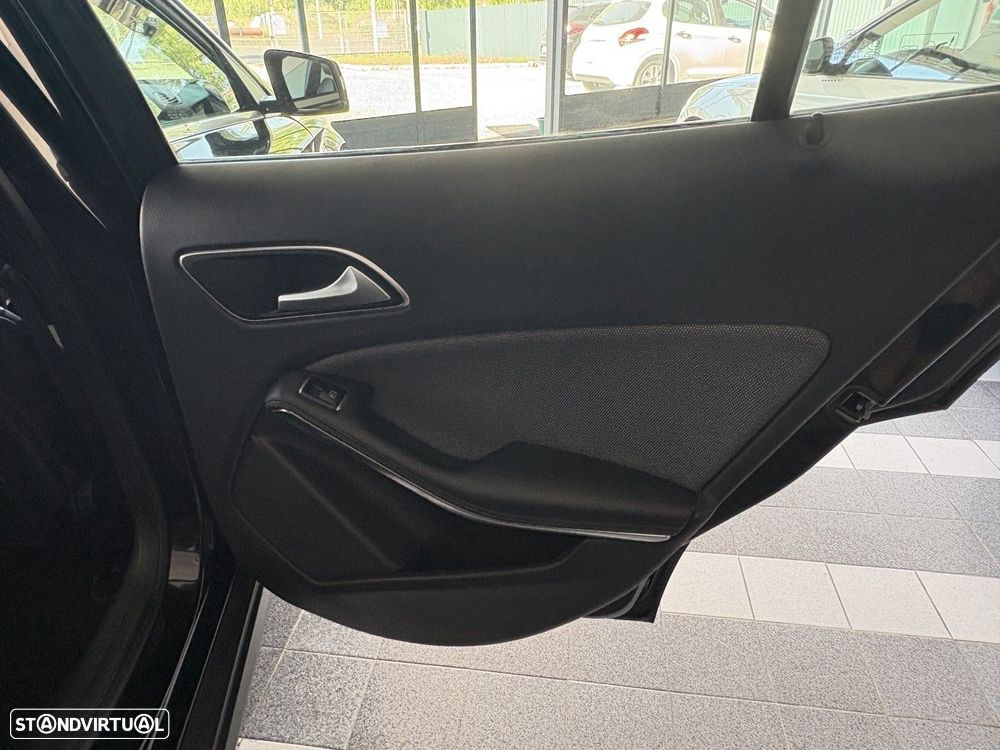 Mercedes-Benz GLA 180 (CDI) d Urban - 21