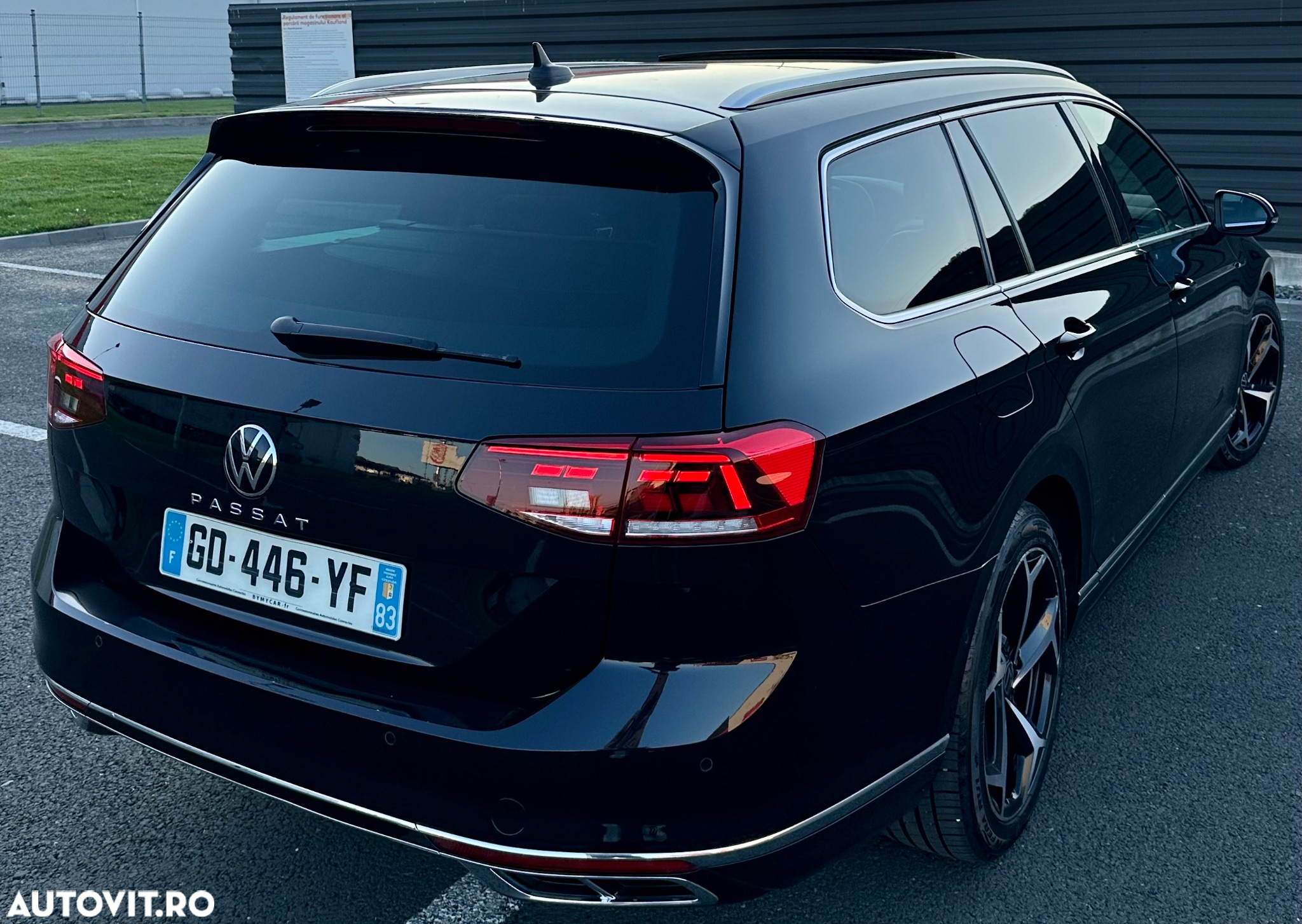Volkswagen Passat Variant 2.0 TDI SCR DSG R-Line - 4