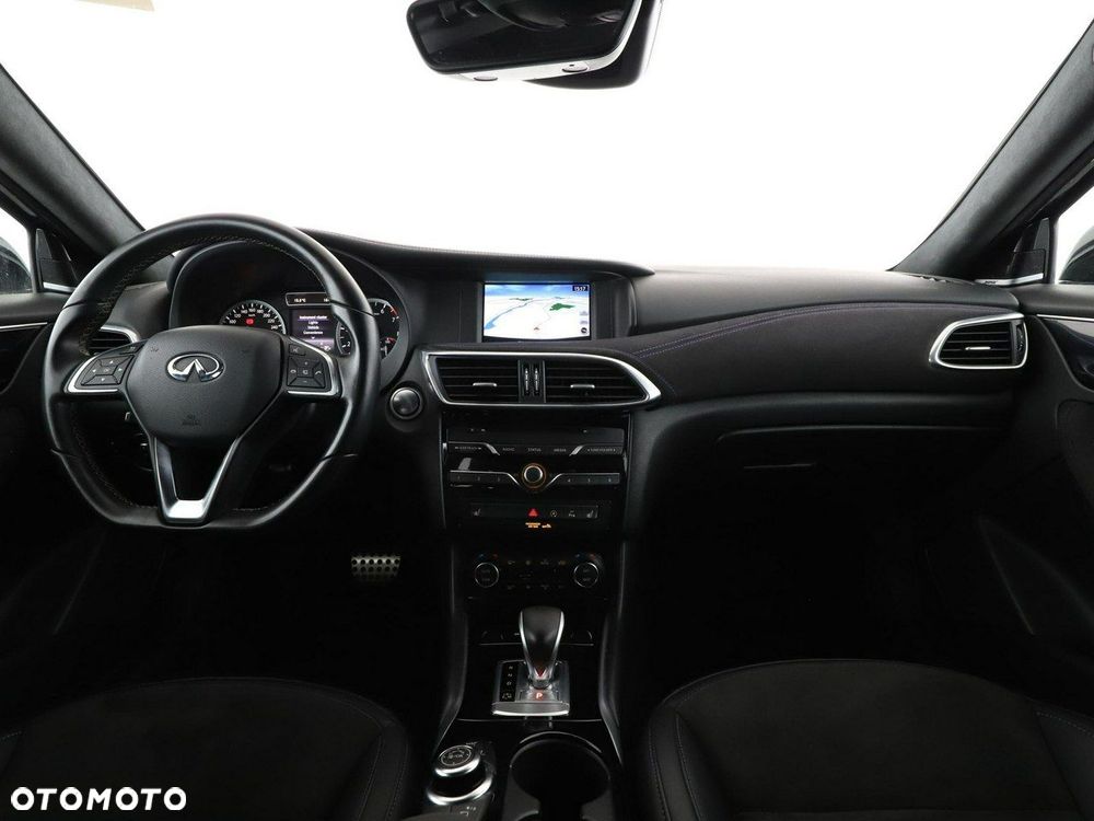 Infiniti Q30 2.0t Sport AWD 7DCT - 16