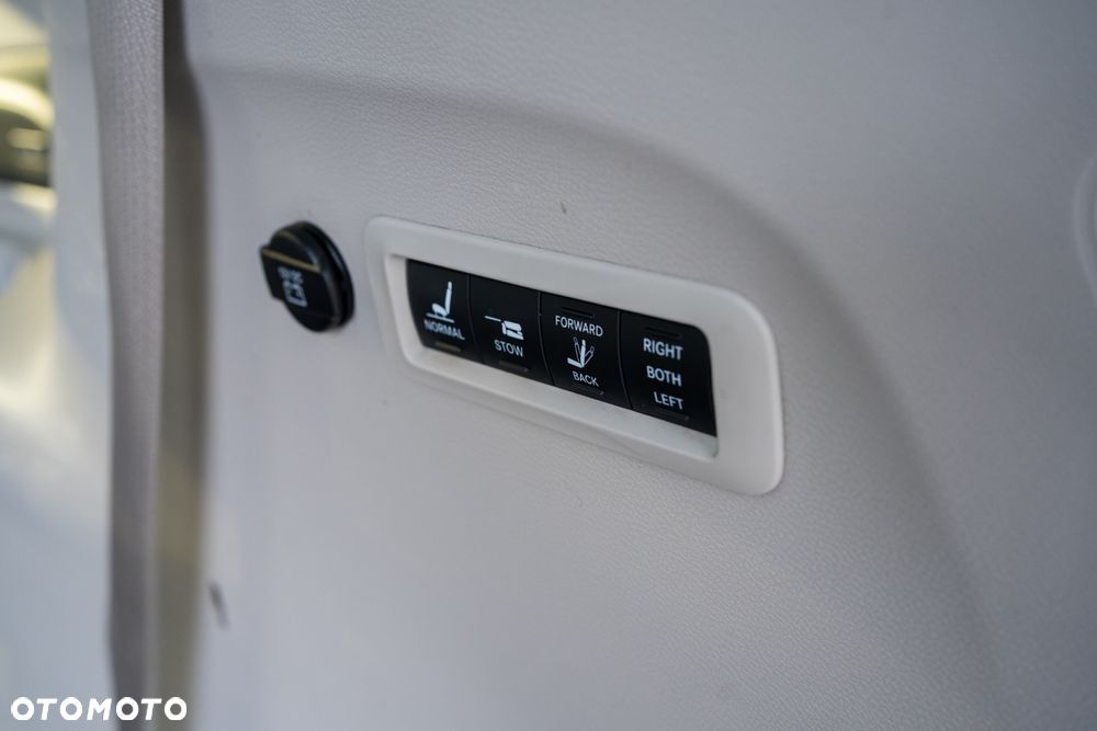 Chrysler Pacifica - 23