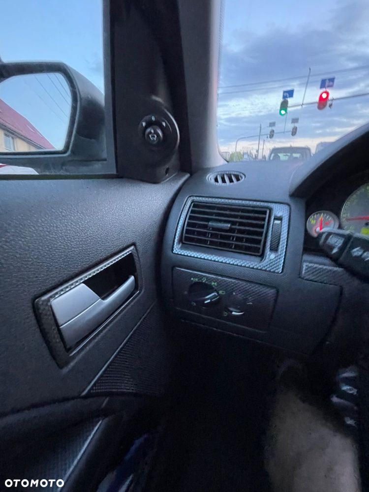 Ford Mondeo V6 ST 220 - 13