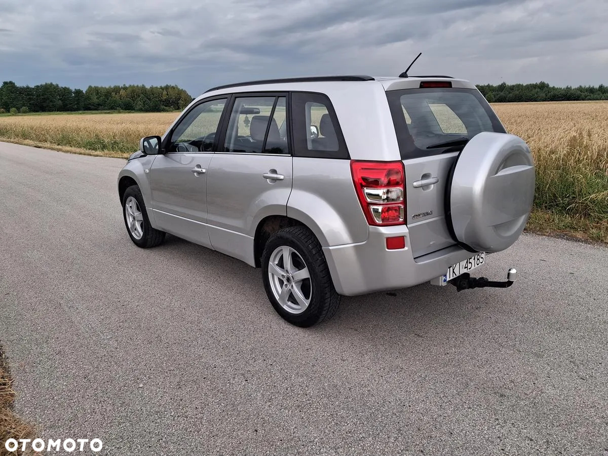 Suzuki Grand Vitara 2.0 Comfort + - 9