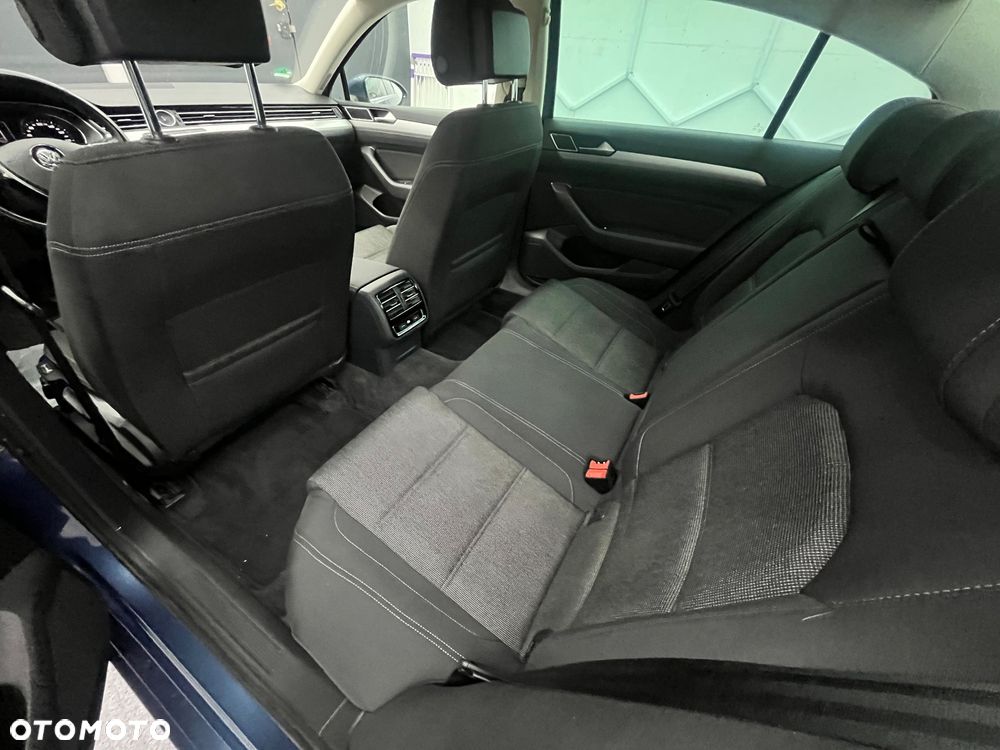 Volkswagen Passat - 21