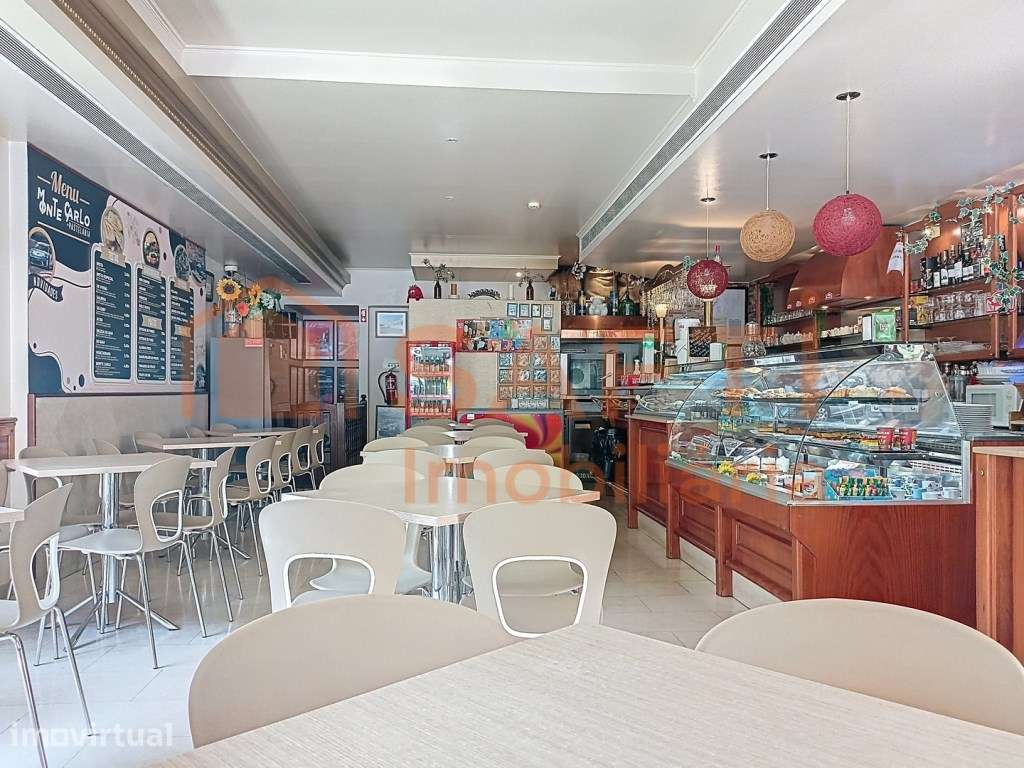 Padaria/pastelaria em operação - Grande imagem: 3/16
