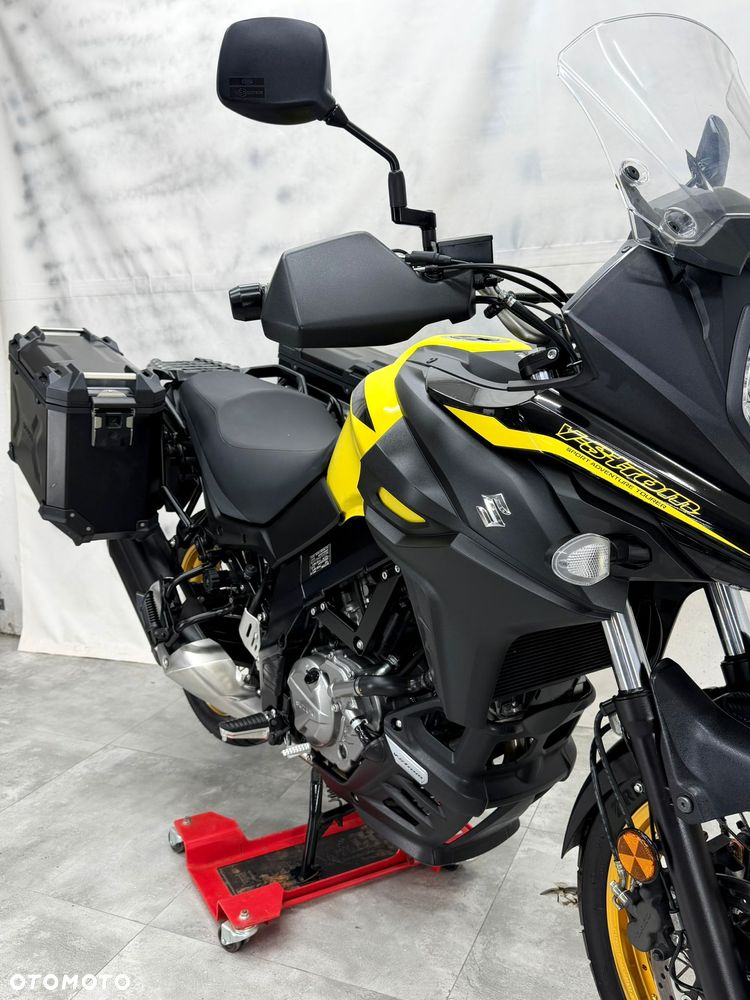Suzuki V-STROM - 10