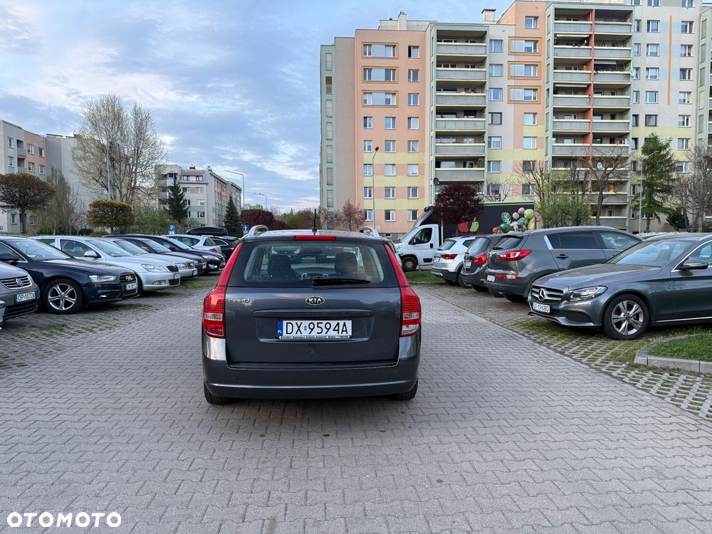 Kia Ceed 1.6 CVVT Dream-Team Edition - 10