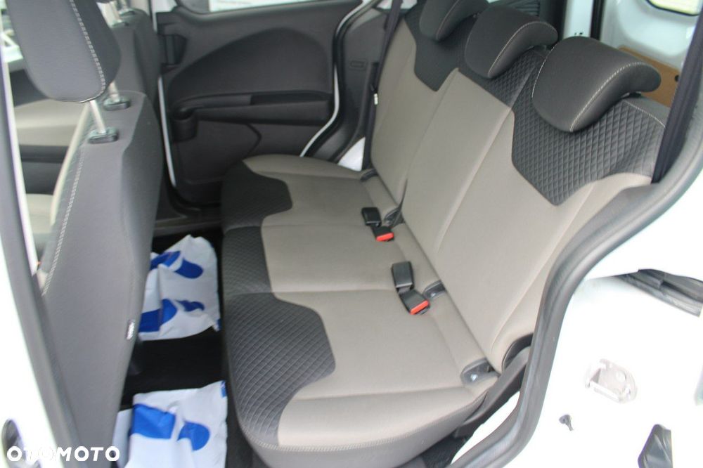 Ford Transit Courier - 14