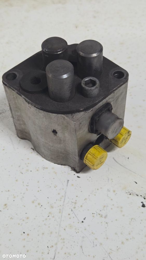 Volvo FH Mercedes MP4 zawór osi skrętnej 8353900106 - 3