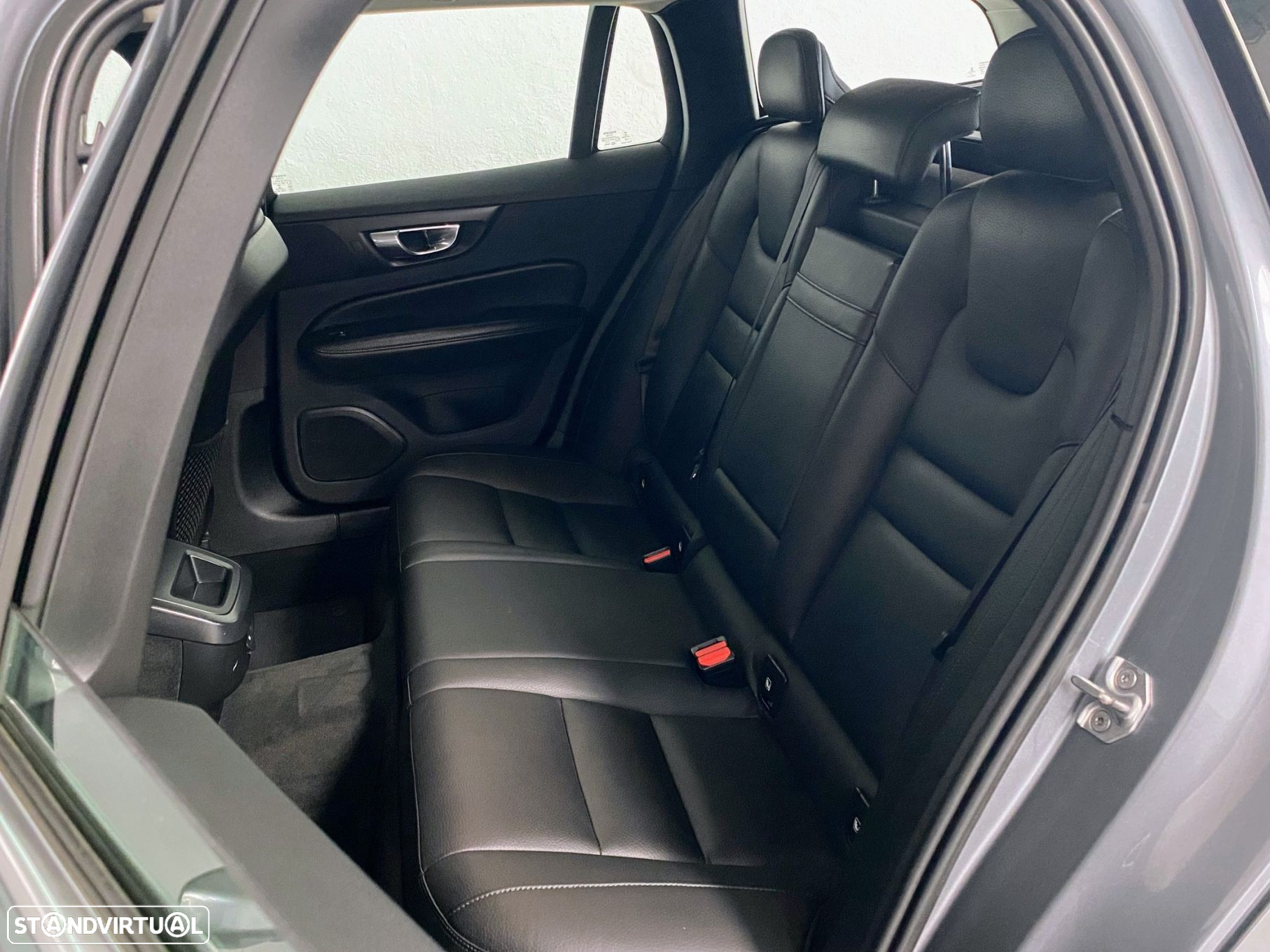 Volvo V60 2.0 B4 Momentum Geartronic - 13