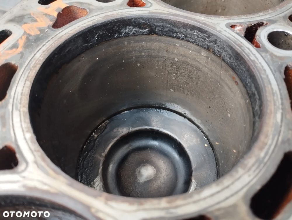 BLOK SILNIKA DOŁ AUDI VOLKSWAGEN 2.0 TDI KOD: CNH - 6