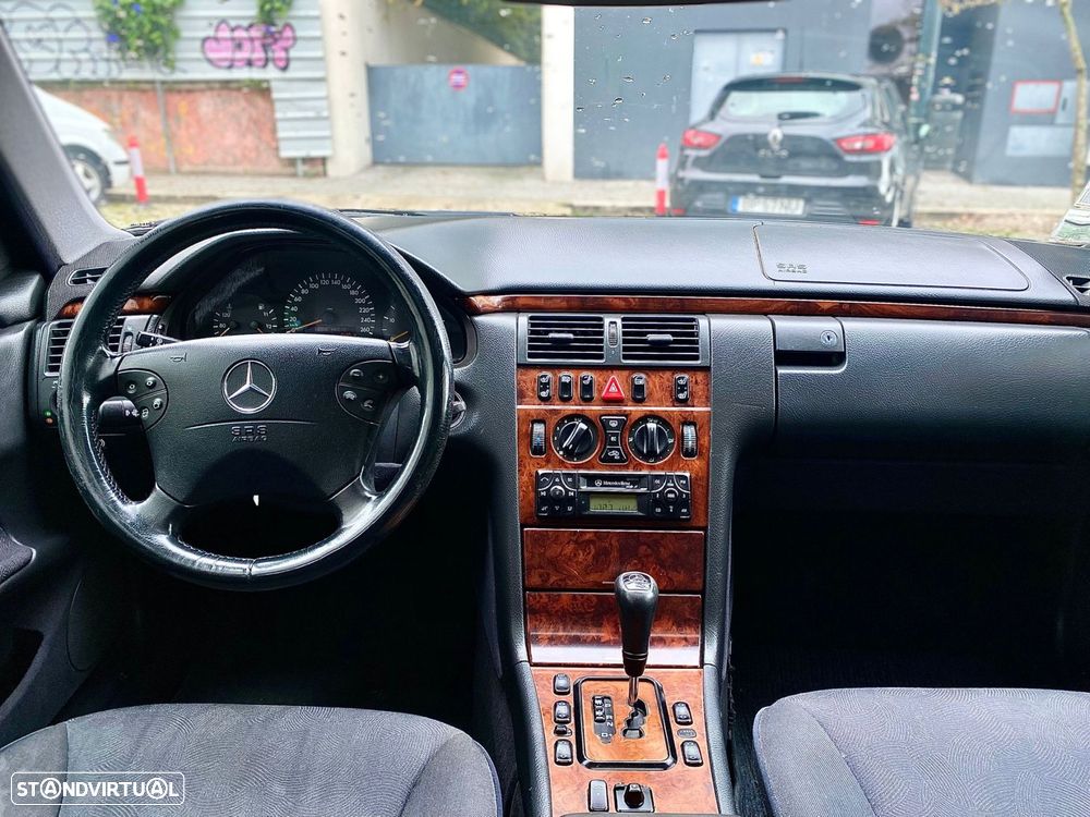 Mercedes-Benz E 220 - 17