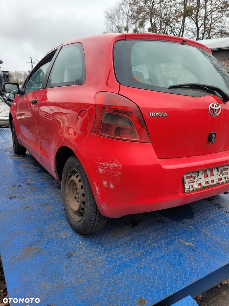 Części- Toyota Yaris II Rok 2007 Pojemność 998 Moc 51 kw Benzyna - 3