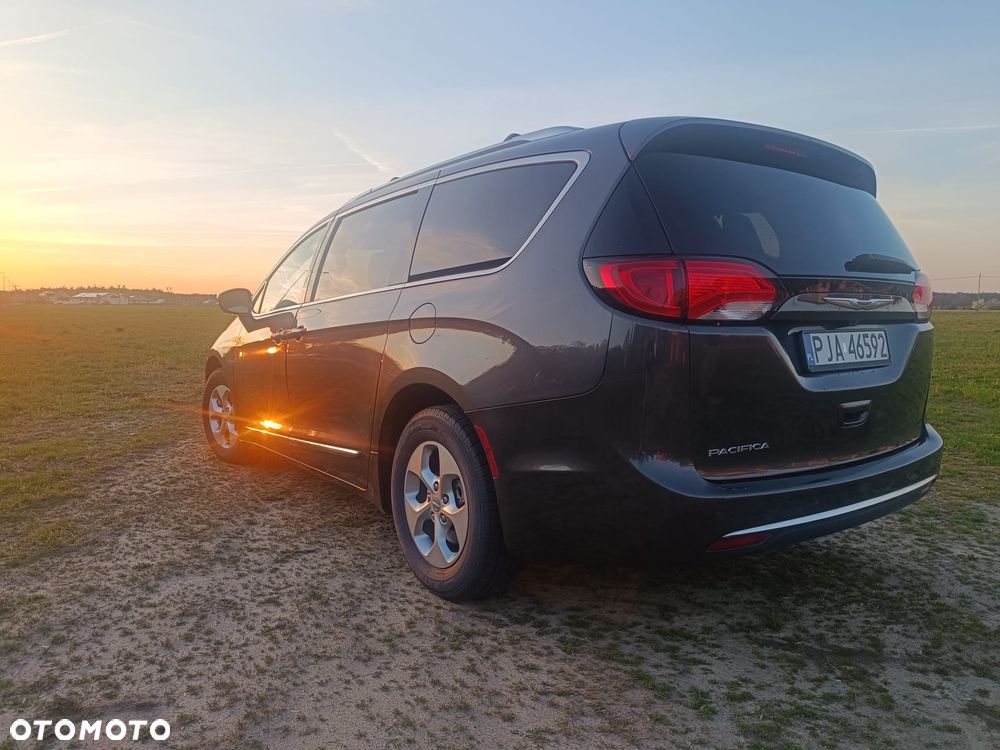 Chrysler Pacifica - 3