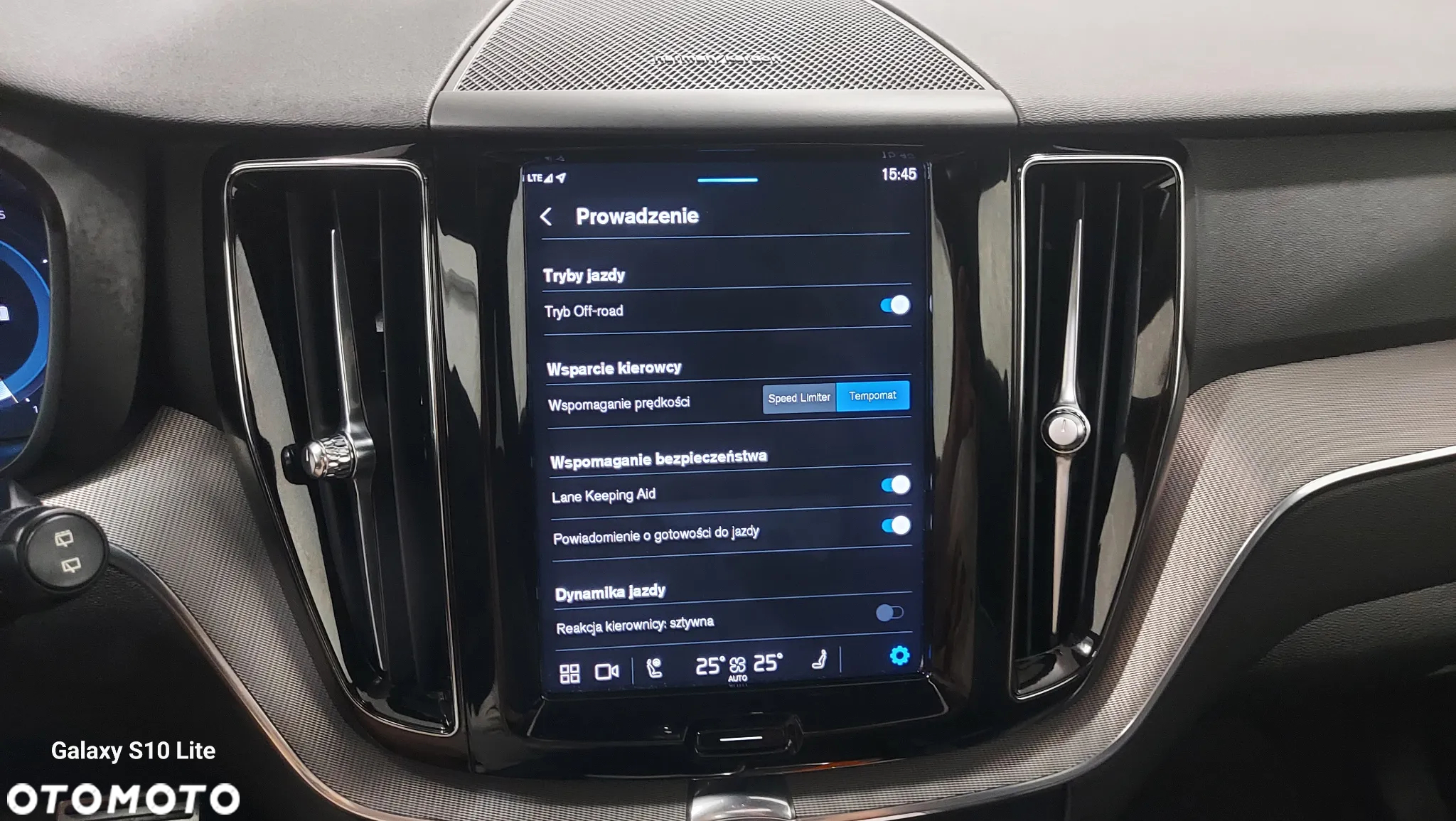 Volvo XC 60 B4 D Plus Dark - 24