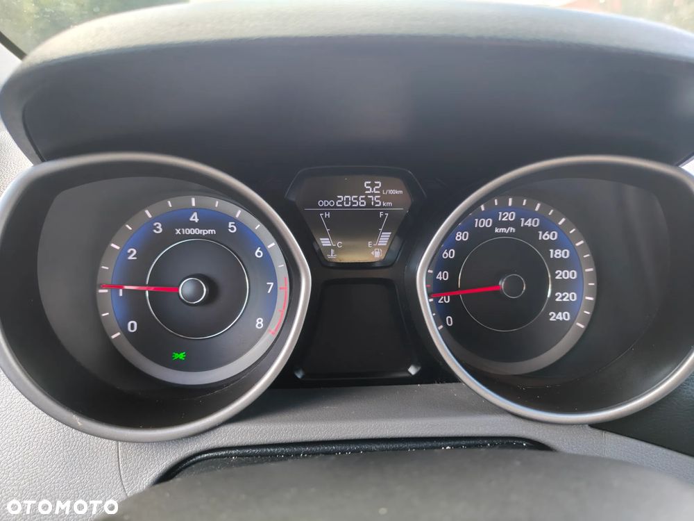 Hyundai Elantra 1.6 Comfort - 11