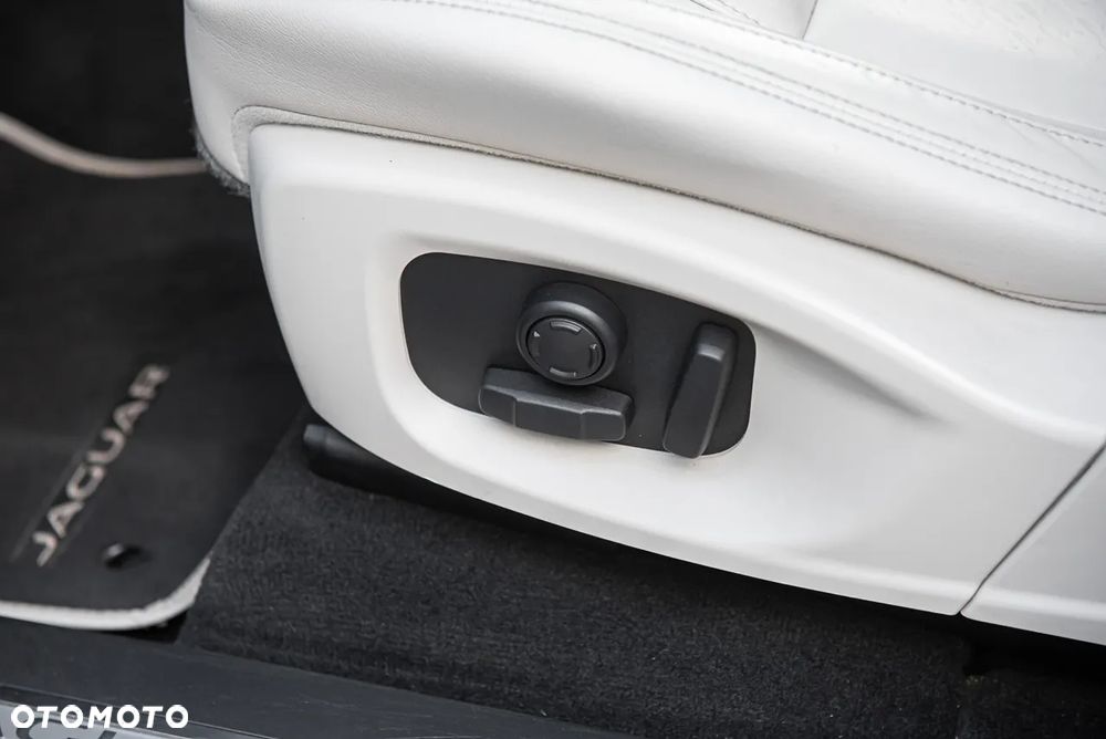 Jaguar F-Pace 3.0 TDV6 AWD First Edition - 24