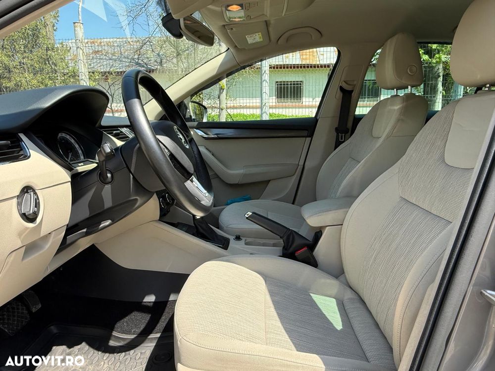 Skoda Octavia 1.6 TDI DSG Style - 14