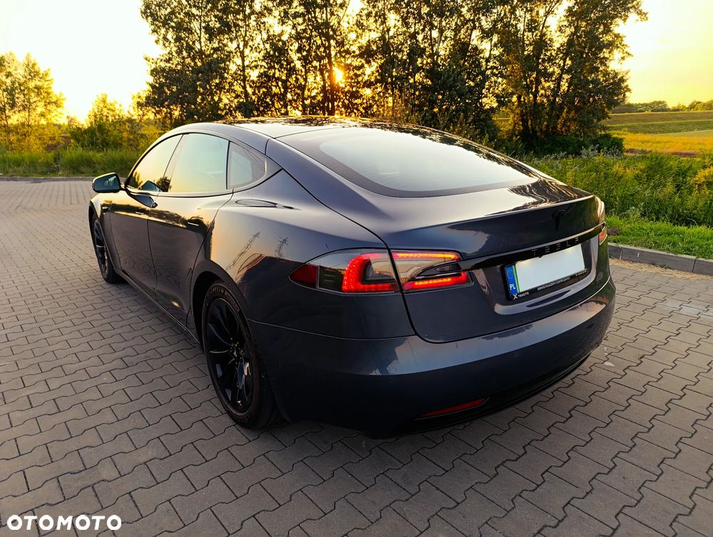 Tesla Model S - 19