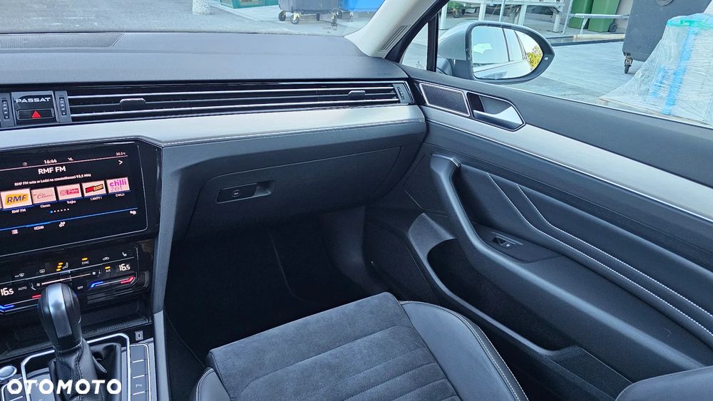 Volkswagen Passat Variant 2.0 TDI EVO Elegance DSG - 18