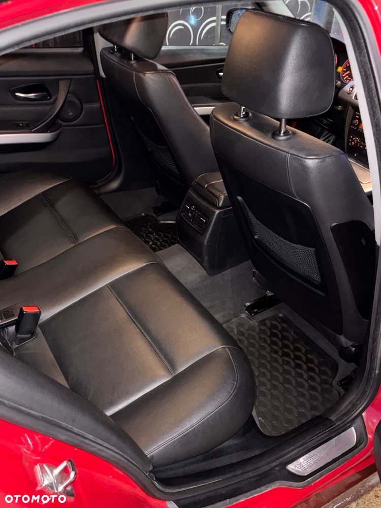 BMW Seria 3 330i - 4