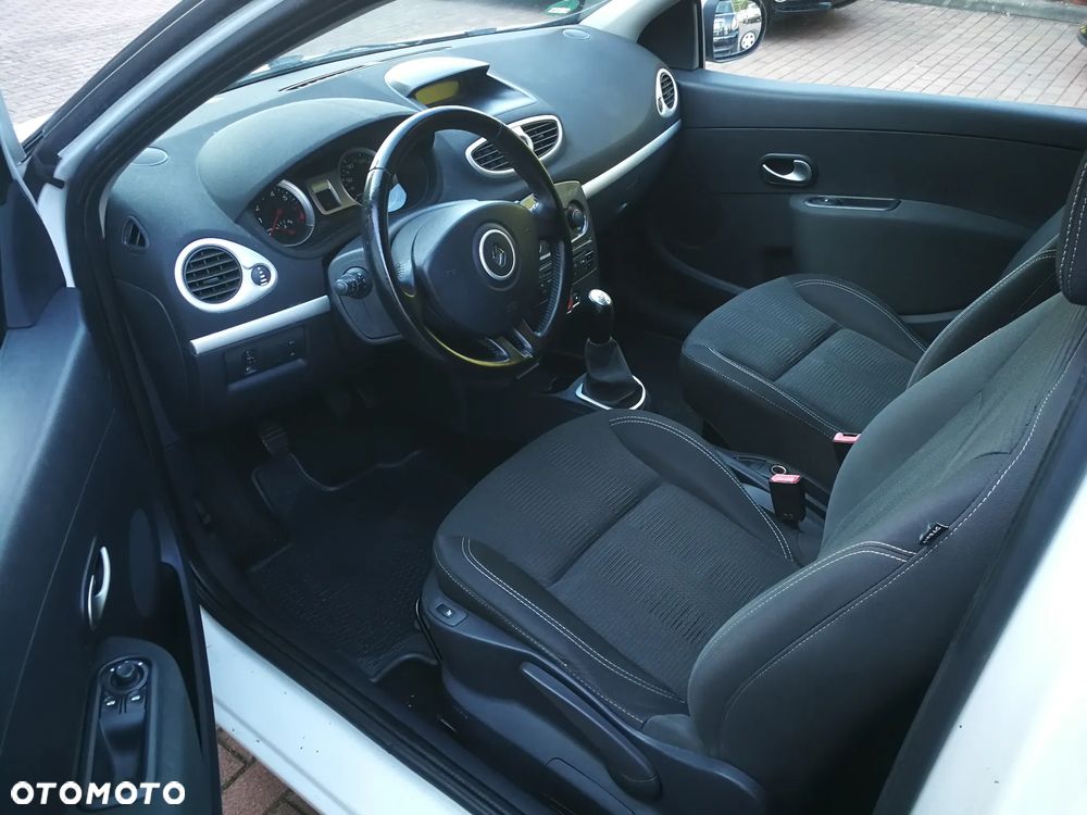 Renault Clio 1.2 16V 75 Expression - 13