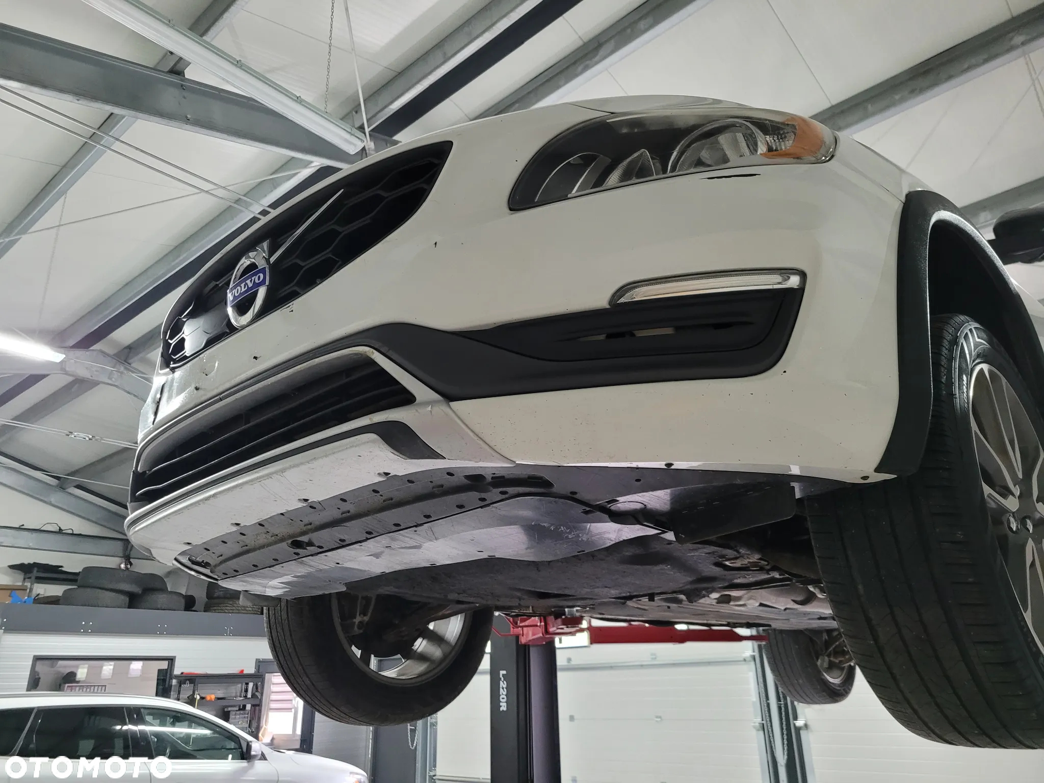 Volvo V60 Cross Country T5 AWD Momentum - 28