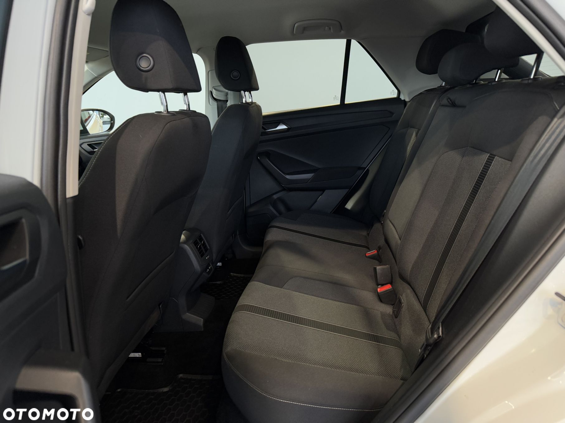 Volkswagen T-Roc - 14