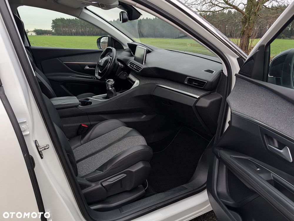 Peugeot 3008 PureTech 130 Stop & Start GPF Allure - 25