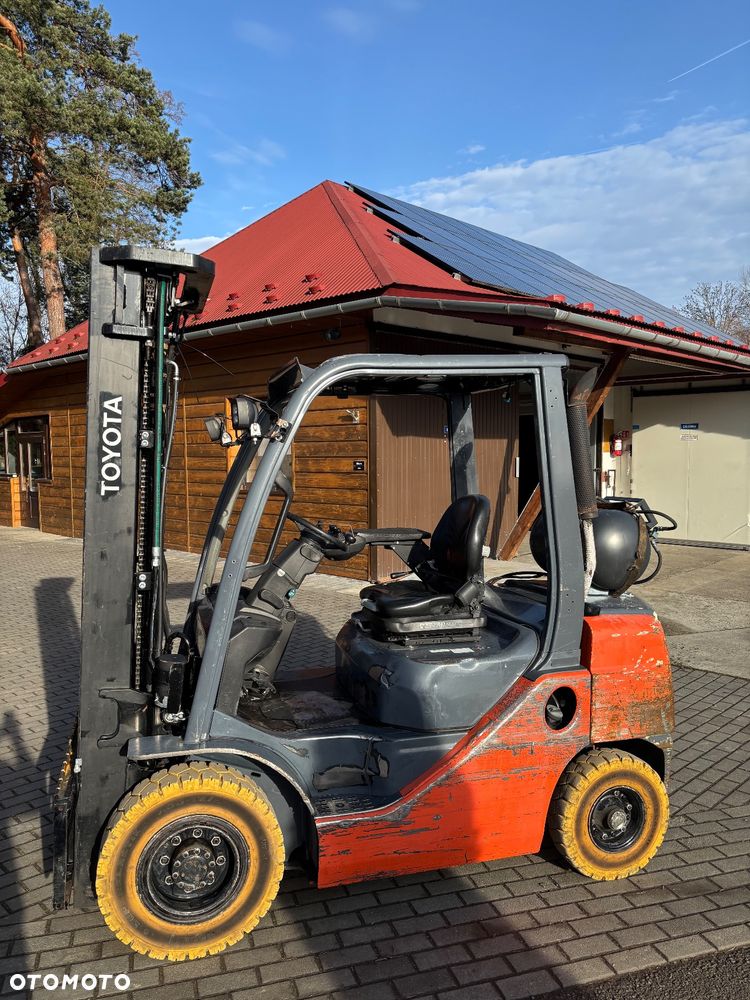 Toyota 8FGF25  Tonero 2,5t Tony LPG BENZYNA triplex - 1