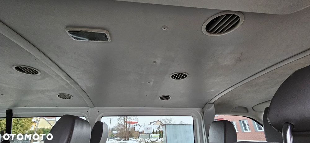 Volkswagen Transporter - 11