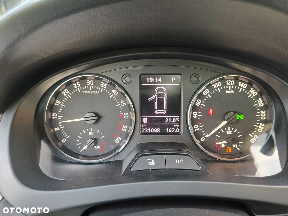 Skoda RAPID 1.6 TDI DSG Style+ - 16