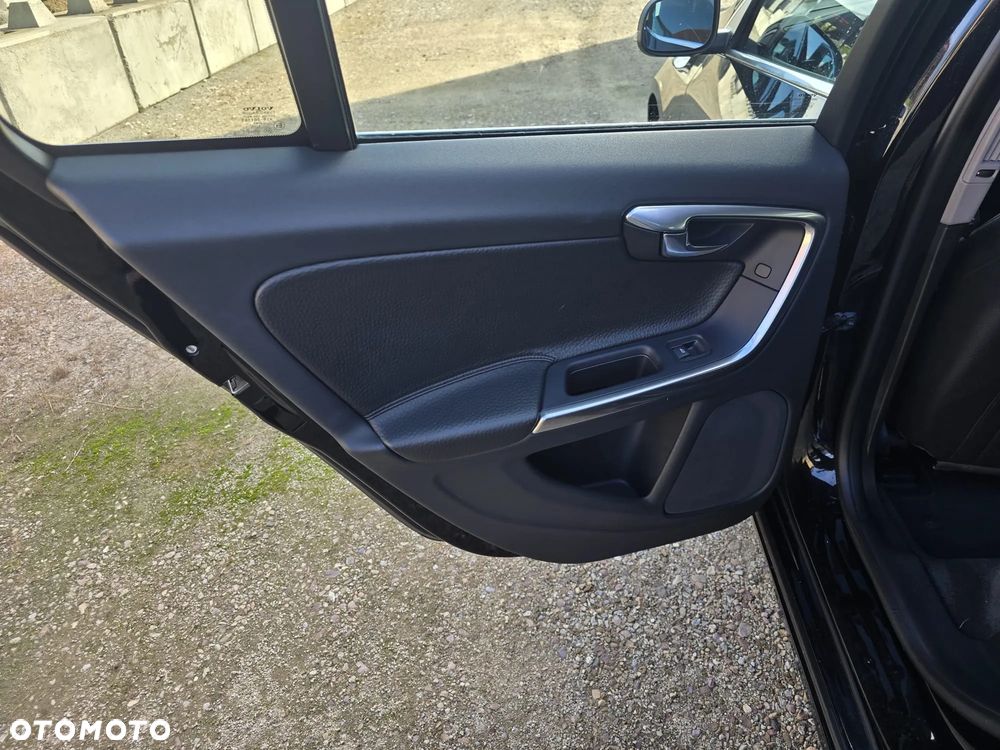 Volvo V60 D3 Geartronic R-Design - 26